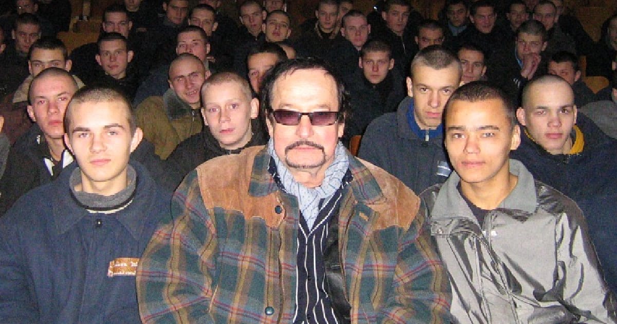 «ЗА ЛАШТУНКАМИ КОЛОНІЇ» або «СКАЛІЧЕНІ НЕДБАЛІСТЮ» - Мадам Молл на we.ua