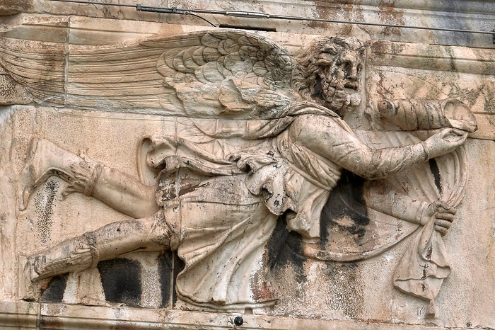Рельєф бога вітру Борея на фризі годинникової вежі Андроніка Кірреста (Вежа вітрів) в Афінах.