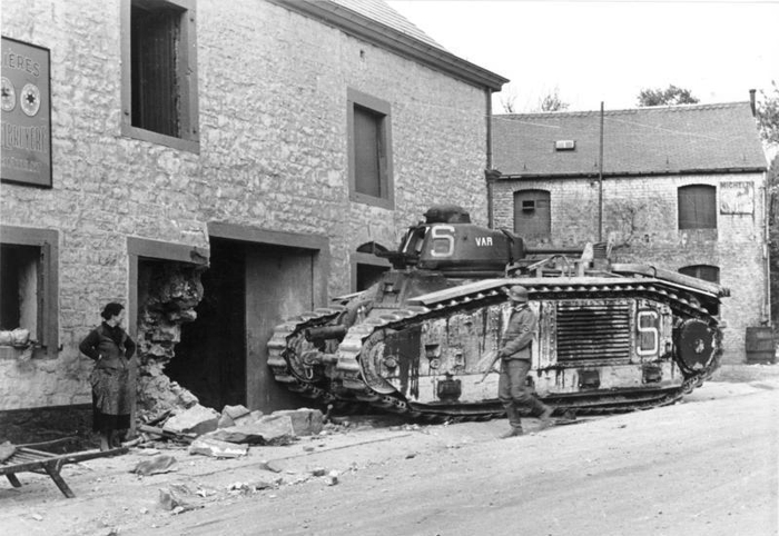 Знищений французький танк Char B1 під Намюром 14 травня 1940 року