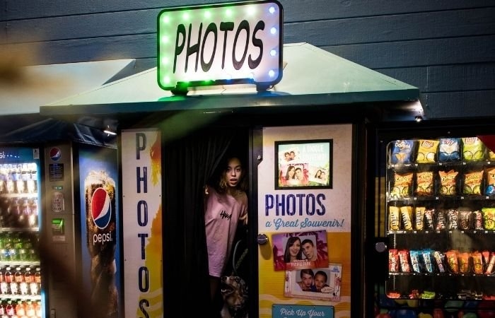 17 Awesome Wedding Photo Booth Ideas for Photographers