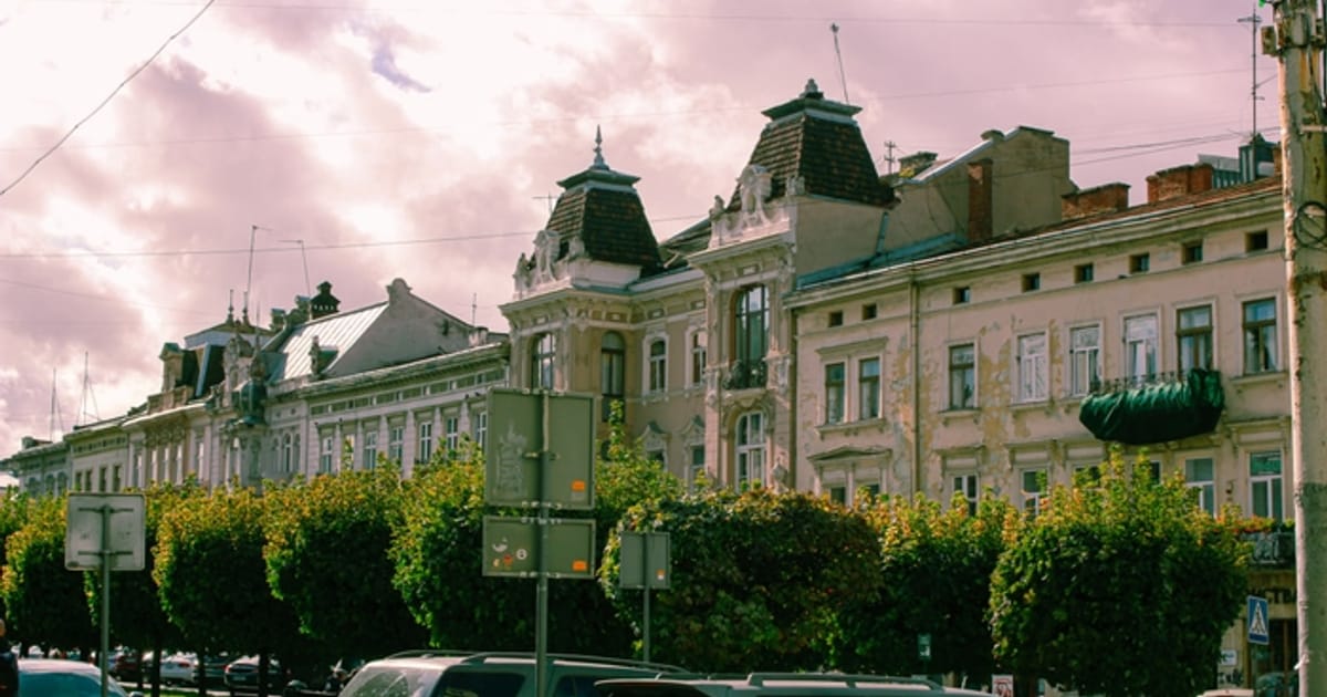 Бюджетний маршрут Львовом: де зупинитися, що їсти і куди сходити - Крадійка книжок на we.ua