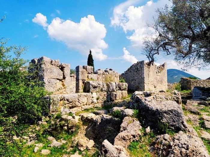 20/ Recent excavations by the University of Ioannina (1994–2011) added new interesting facts. Important architectural remains were discovered at the site of Agios Athanasios, testifying to the existence of a Mycenaean citadel ➡️ 