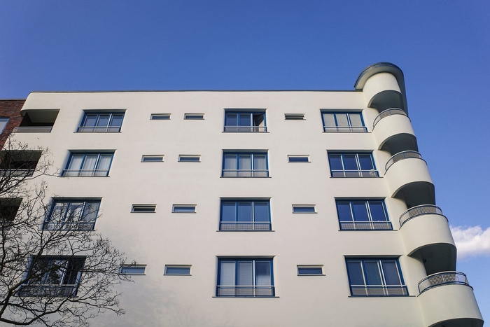 Scharoun created rhythm through alternating small and large windows on the facade.