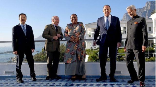 Підпис до фото,ПАР у серпні проводить саміт об'єднання BRICS, до якого також входять Китай, Індія, Росія та Бразилія, і на який може приїхати Путін