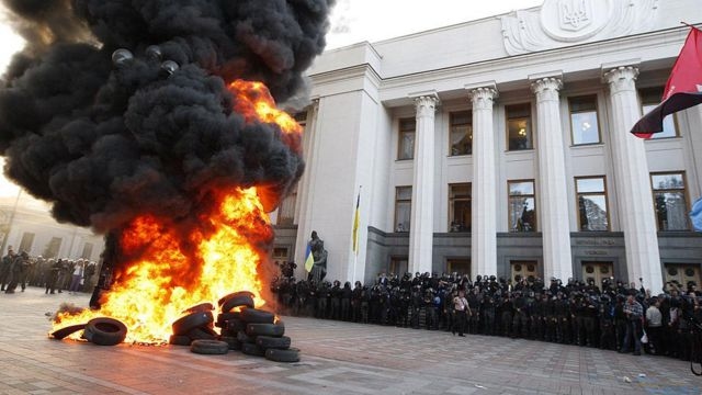 Підпис до фото,Суспільство потрібно буде готувати до непопулярних рішень, щоб реінтеграція відбулася не лише на папері, попереджають експерти