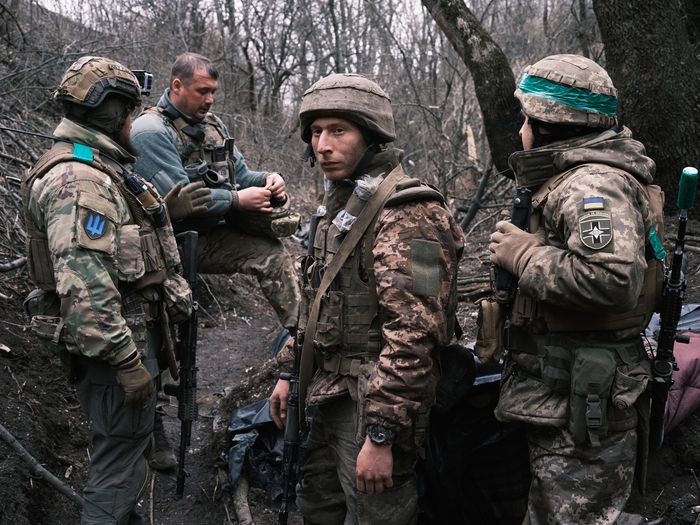 Українські бійці на передовій під Бахмутом 17 березня 2023 року. Максим Дондюк