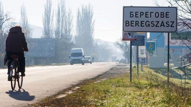 Підпис до фото,У Береговському районі Закарпаття майже більшість жителів говорять угорською мовою