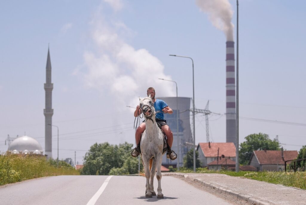 Косовська вугільна електростанція біля міста Обіліч | Арменд Німані/AFP через Getty Images