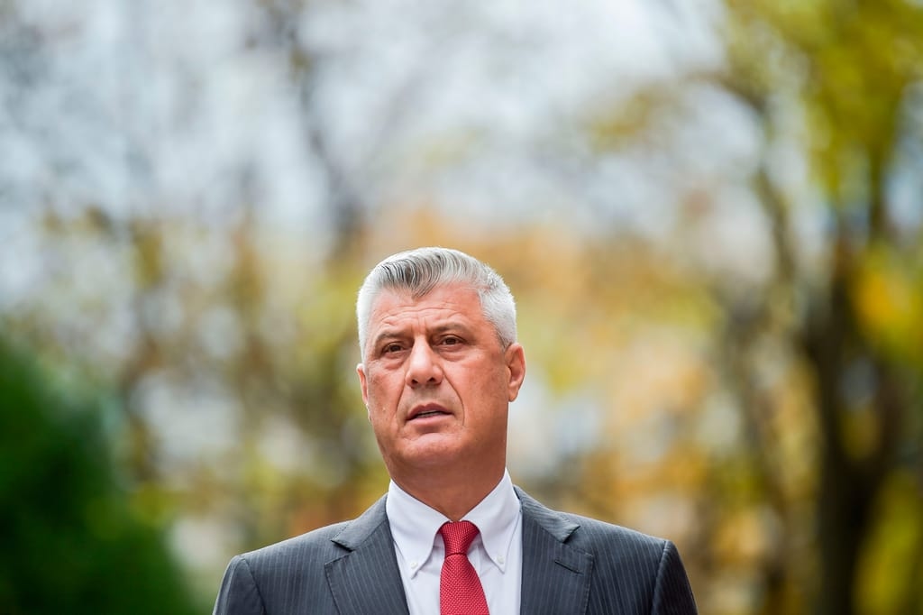 Хашим Тачі у 2020 році після того, як він пішов у відставку з поста президента Косово, щоб постати перед судом у справах про військові злочини в Гаазі | Арменд Німані/AFP через Getty Images