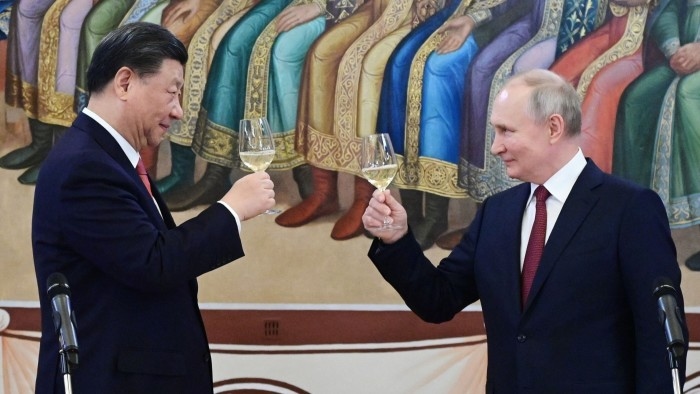 Russian President Vladimir Putin and China’s President Xi Jinping make a toast