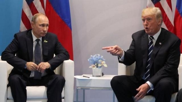 Підпис до фото,Путін і Трамп під час зустрічі у 2017 році