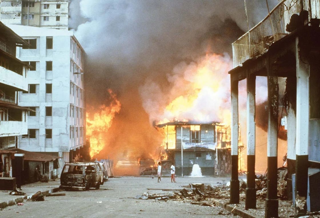 Bei den Kämpfen mit den amerikanischen Invasionstruppen ist in dieser Strasse am 21. Dezember 1989 ein grosses Feuer ausgebrochen.