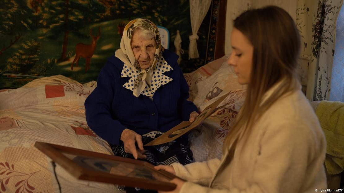 Янина Соколовская беседует с корреспонденткой DW 