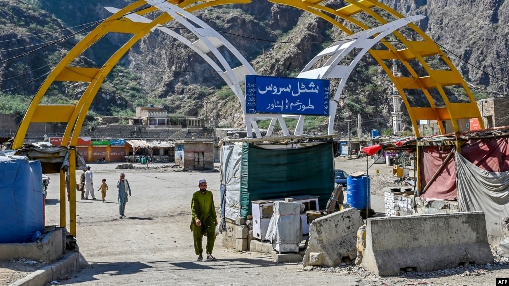 Город Торкхам на границе Пакистана и Афганистана