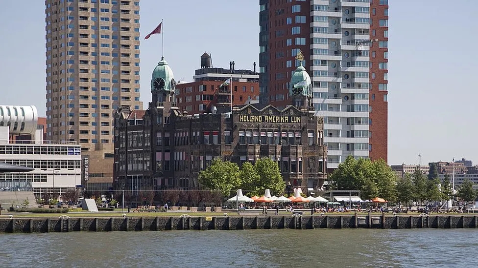 Історична будівля готелю New York у Роттердамі раніше була штаб-квартирою голландської судноплавної компанії Holland America Line