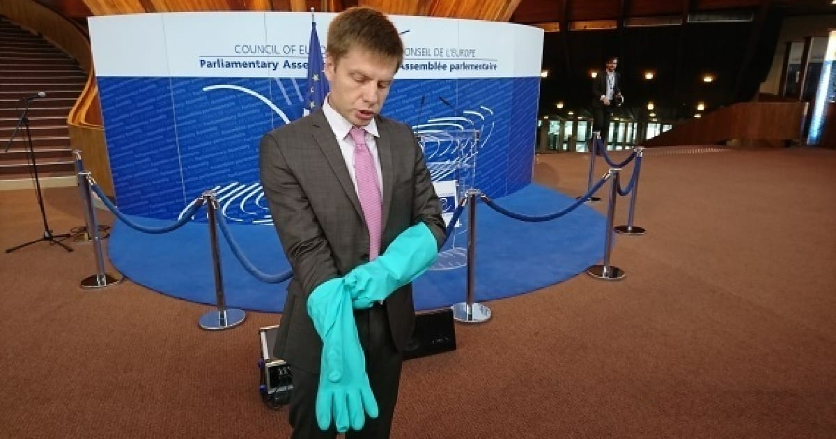 Суботнє. Про Гончаренка, Порошенка і не тільки. Без іронії … - ПолітБавовна на we.ua