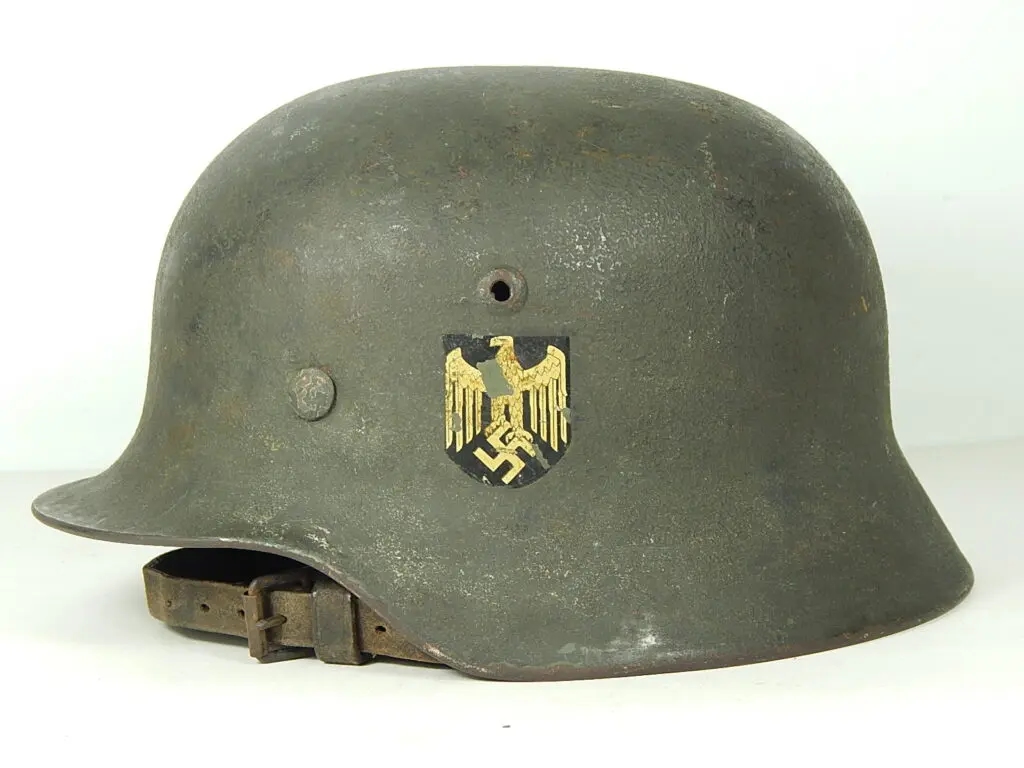 A black background with a white circle in the middle.