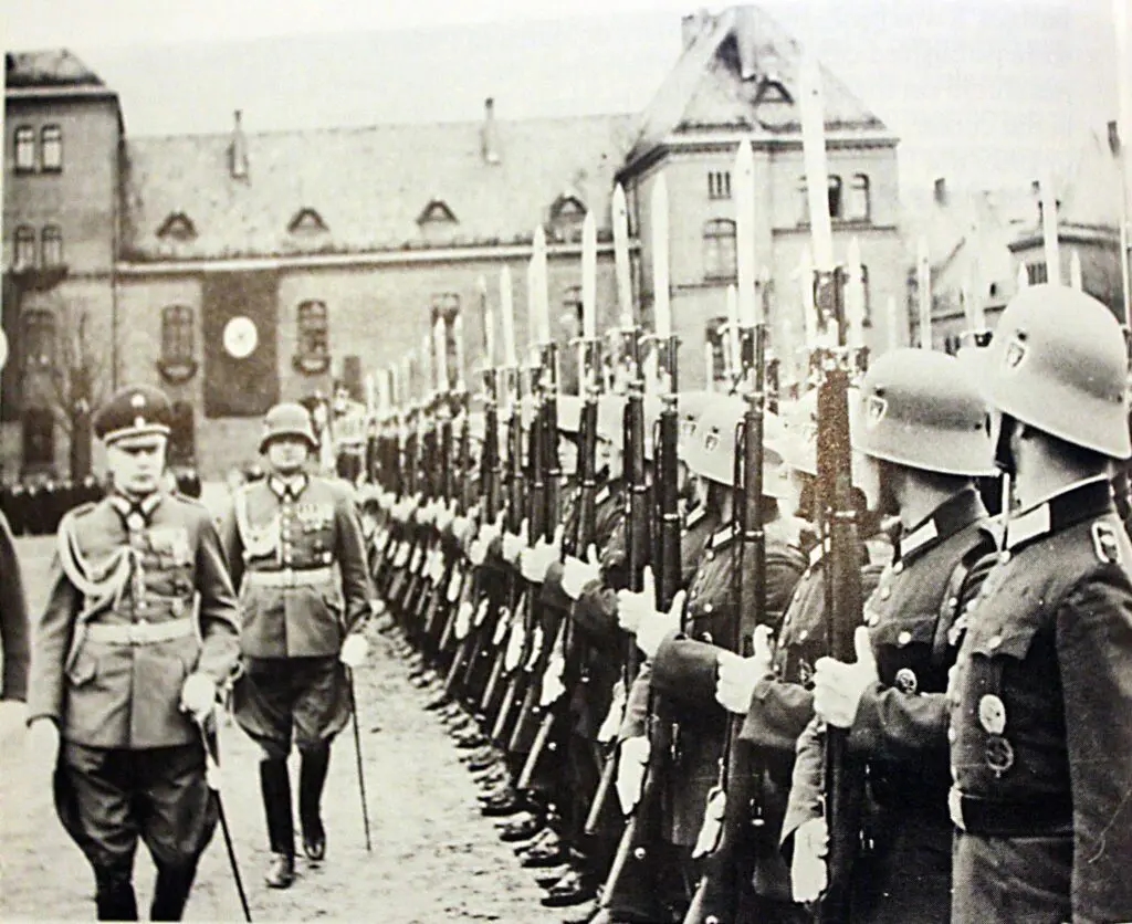 A black background with a white circle in the middle.