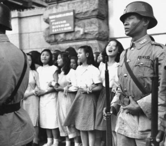 Китайський Шанхай cop.jpg 1949 року