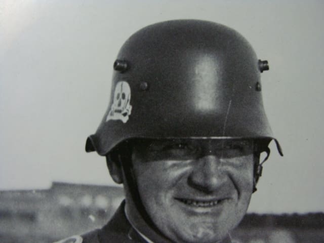 A black background with a white circle in the middle.