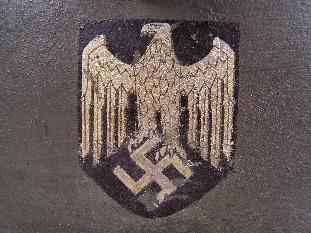 A black background with a white circle in the middle.