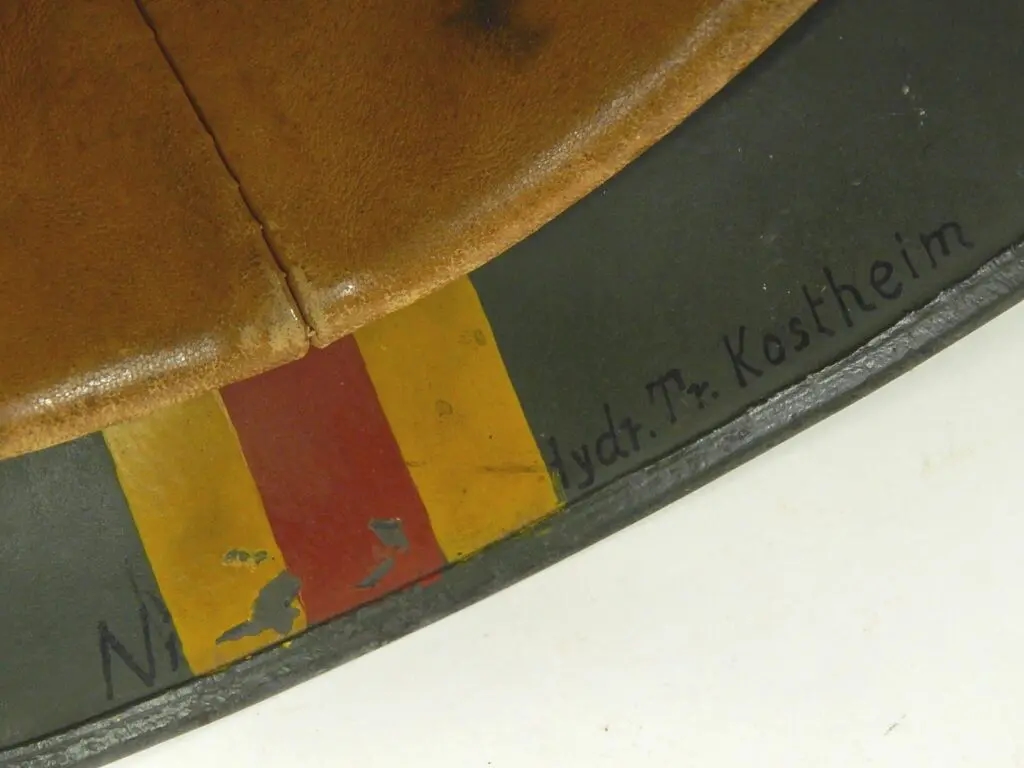 A black background with a white circle in the middle.