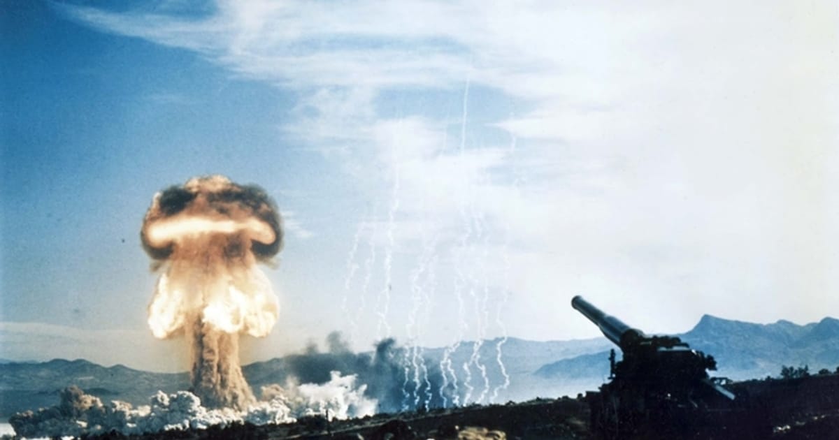 Атомна Енні вистрілює першим снарядом атомної артилерії, 1953 рік - У.С.С на we.ua