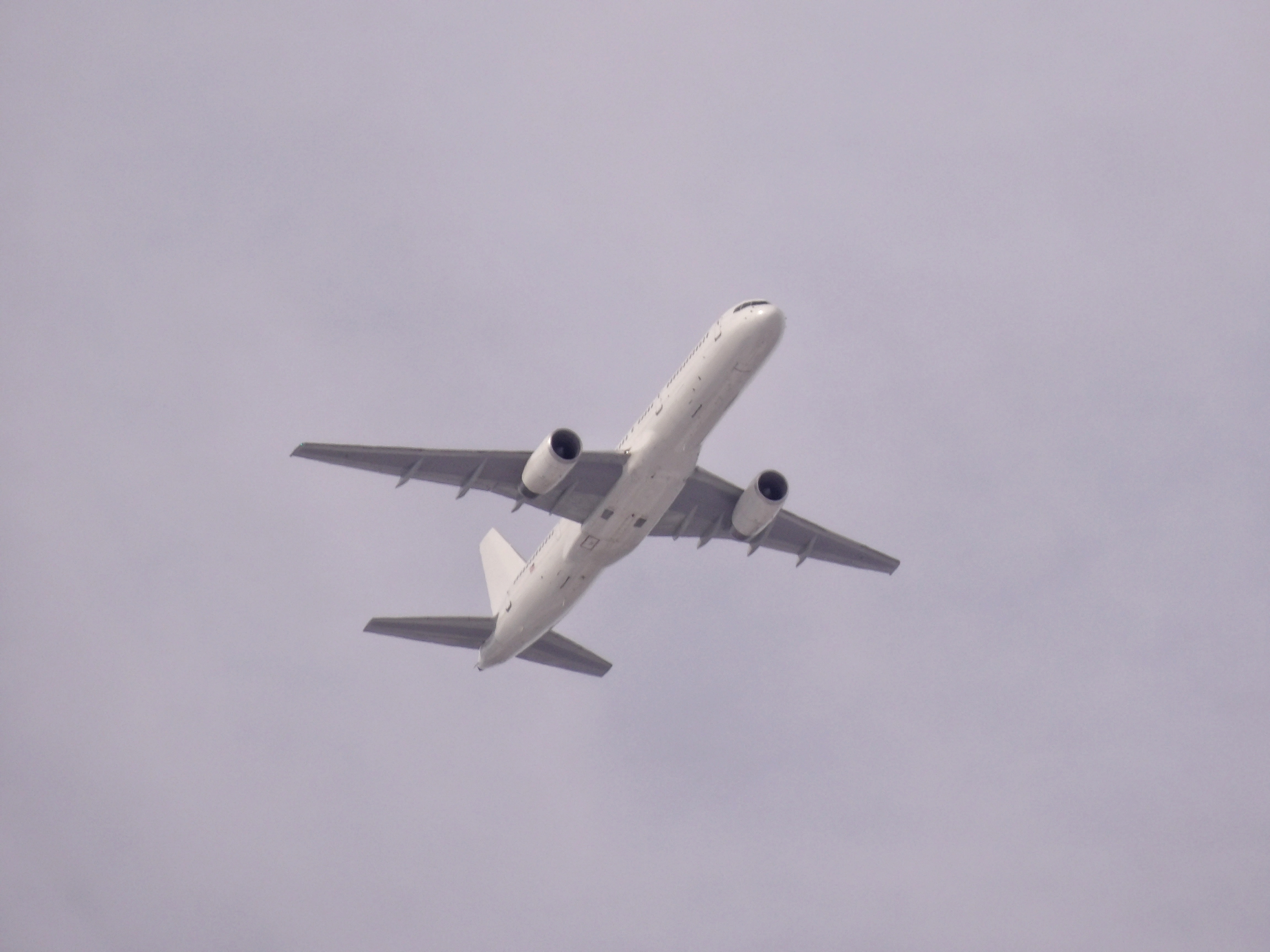 C-32B Gatekeeper 00-9001 (150th SOS) повертається на базу JB MDL після тренувальної повітряної дозаправки з KC-135R 185th Air Refueling Wing (185th ARW) нацгвардії Пенсильванії, 21 Січня, 2026р. - фото з власного архіву