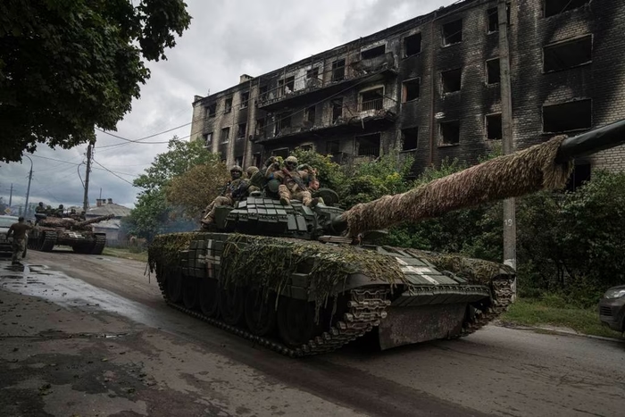 Тактичний знак у вигляді білого хреста вперше був застосований саме під час харківської операції