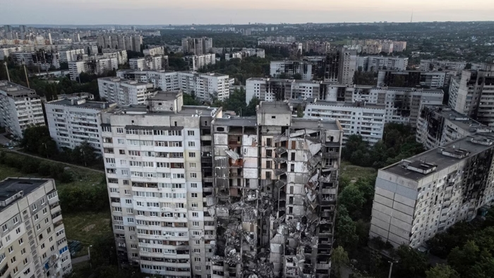 Наслідки обстрілів у Салтівському жилмасиві, м. Харків