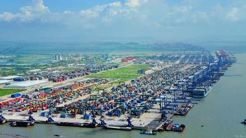 Порт Гуанчжоу и Evergreen Marine организовали площадку хранения морских и  железнодорожных грузов