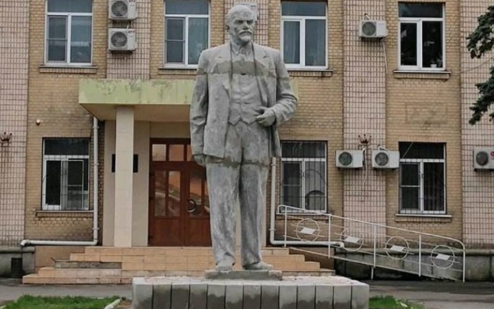 В окупованому Генічеську росіяни встановили пам'ятник Леніну - портал новин  LB.ua