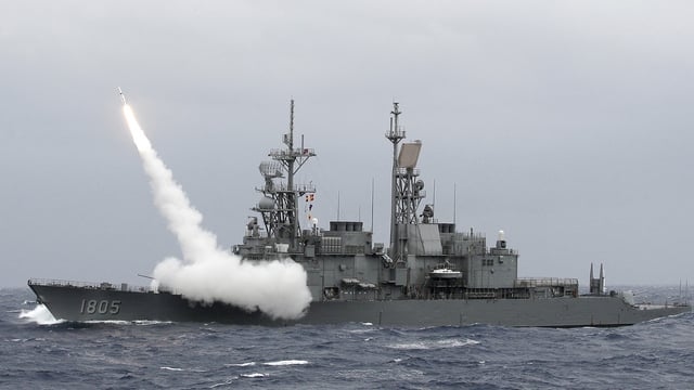 r/WarshipPorn - Taiwanese Kee Lung class destroyer Ma Kong (ex Kidd class destroyer USS Chandler) launching a SM-2 surface-to-air missile [1952x1098]