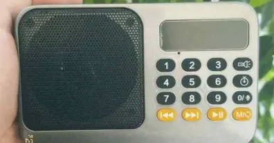Прокрутіть цю пісню по радіо - на we.ua