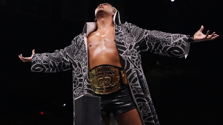 Kazuchika Okada posing