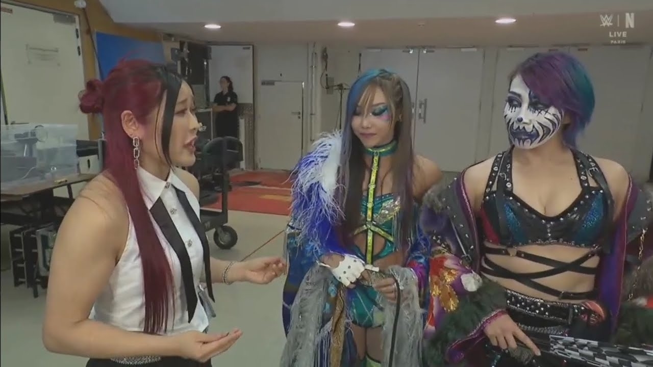 Iyo Sky se disculpa con Asuka & Kairi Sane en Backstage - WWE Raw 01/09/2025 (En Español)