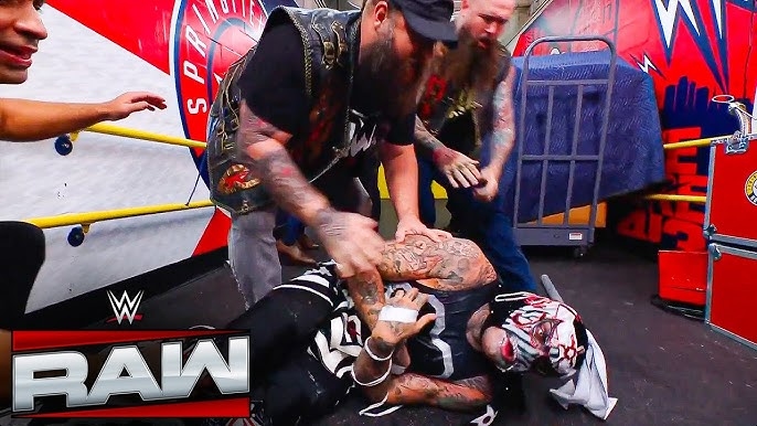 Backstage Chaos As Xavier Woods Attacks Penta With Steel Chair On WWE Raw!
