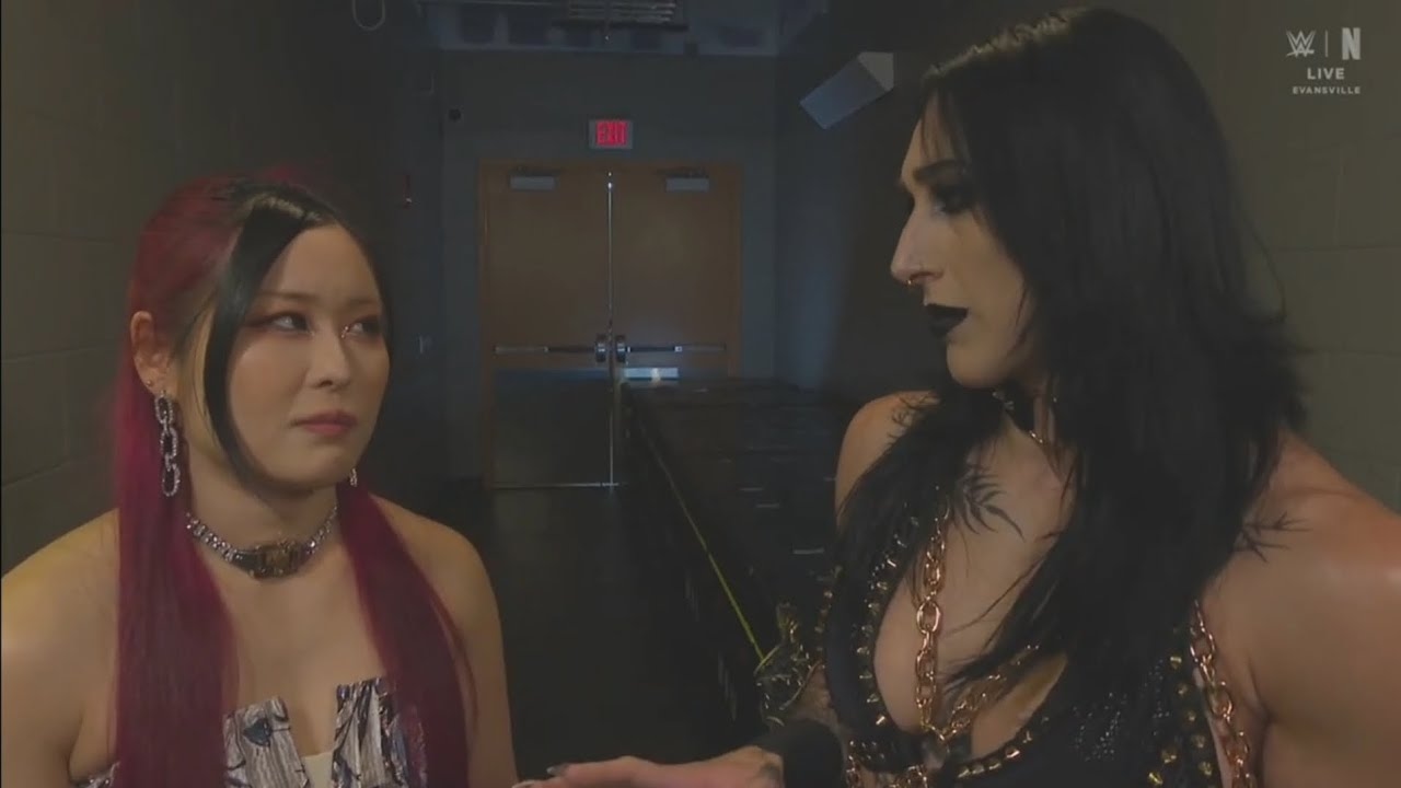 Iyo Sky habla con Rhea Ripley en Backstage - WWE Raw 22/09/2025 (En Español)