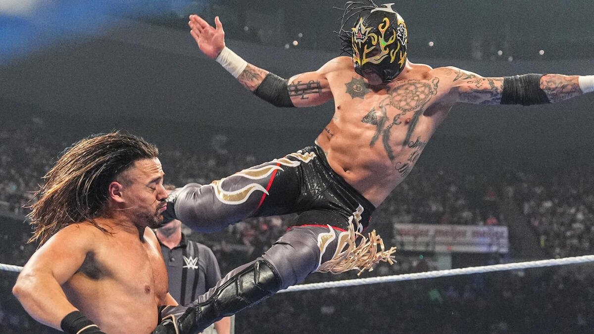 Rey Fenix & Je'Von Evans vs. Los Garza: SmackDown highlights, Oct. 3, 2025  | WWE