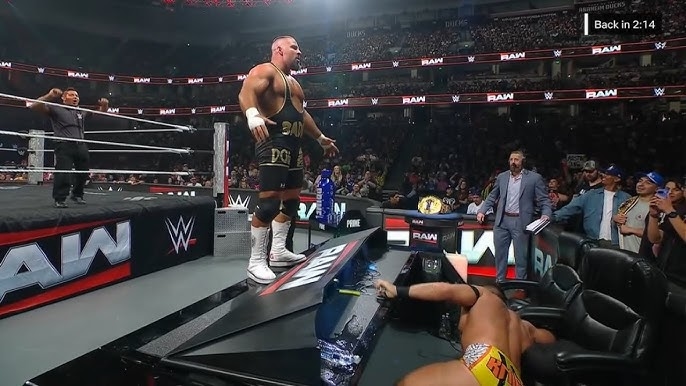 BRON BREAKKER VS LA KNIGHT - WWE RAW 10/27/25