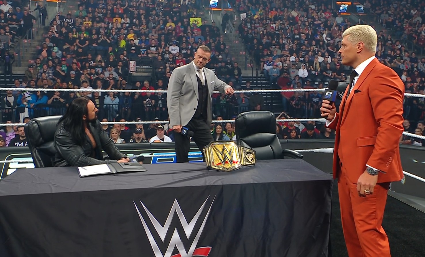 На зображенні може бути: текст «- МА»