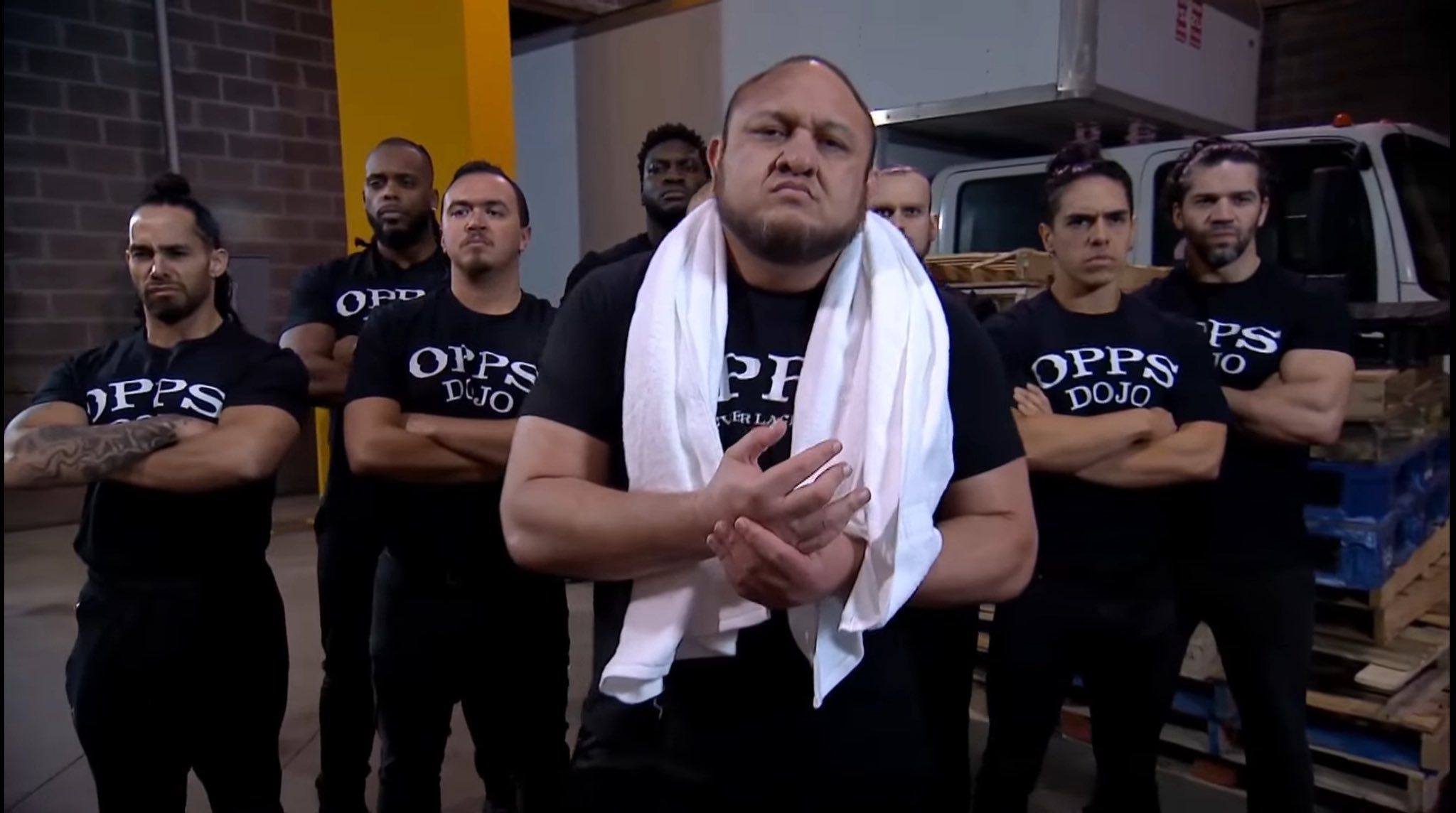 На зображенні може бути: бодибілдинг та текст «OPPS OPPs DiJO PF ERLAG ER OPPS PS DOJO»