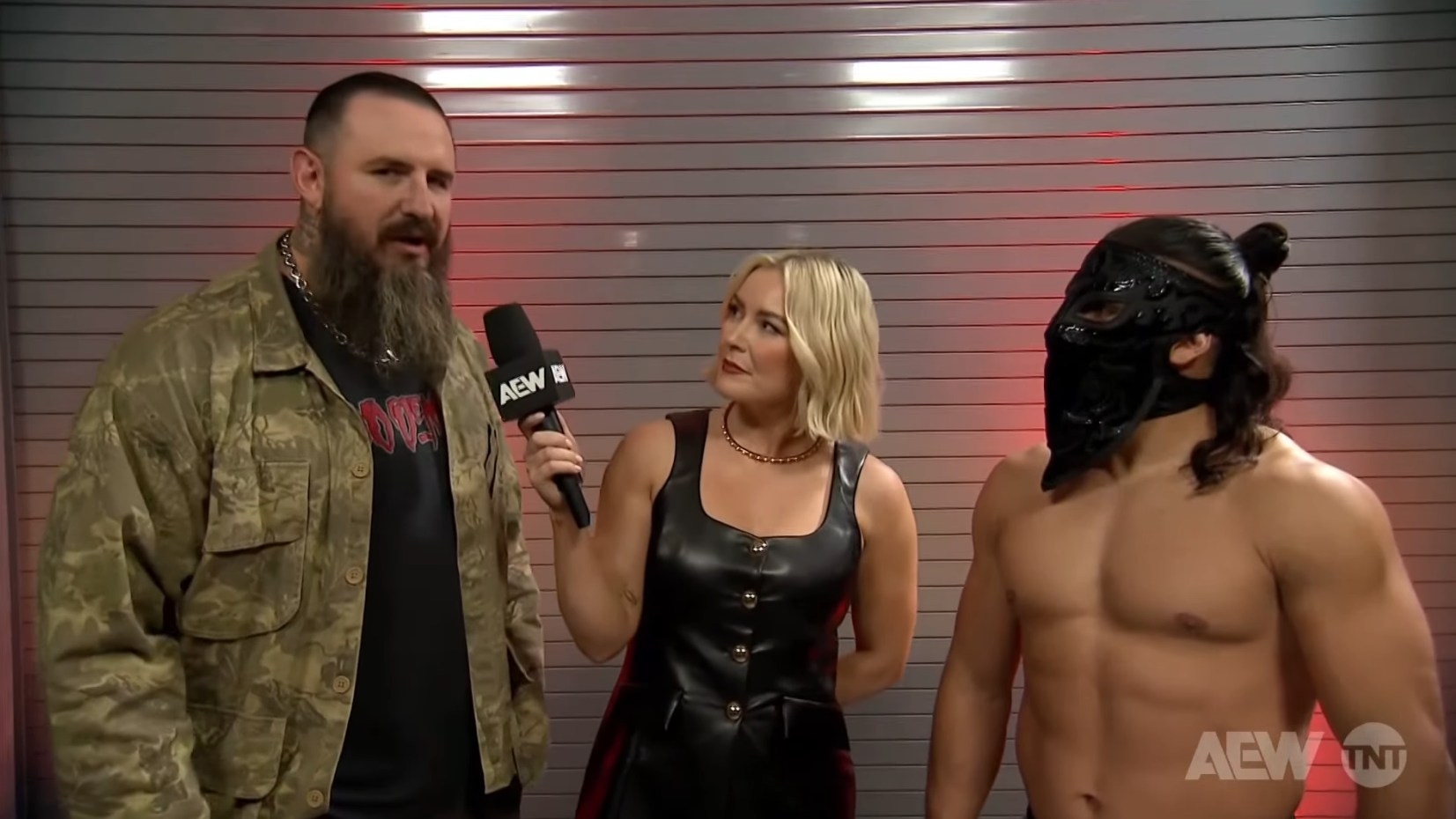 На зображенні може бути: одна або кілька осіб, борода та текст «AEW 限 AEWB 3 AEWINT»