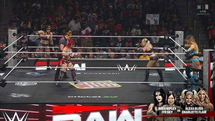 Rhea Ripley & Iyo Sky Vs Alexa Bliss & Charlotte Flair - WWE Raw 01/12/2025 (En Español)