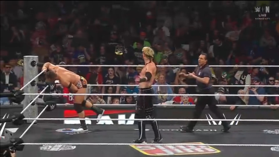 Logan Paul vs LA Knight #WWERAW