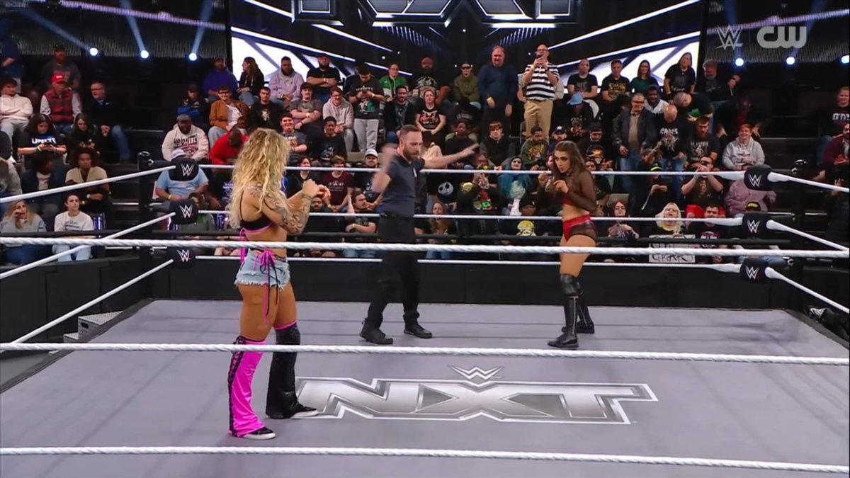 Sol Ruca vs Wren Sinclair going on rn. #WWENXT https://t.co/4jUahFo2vs