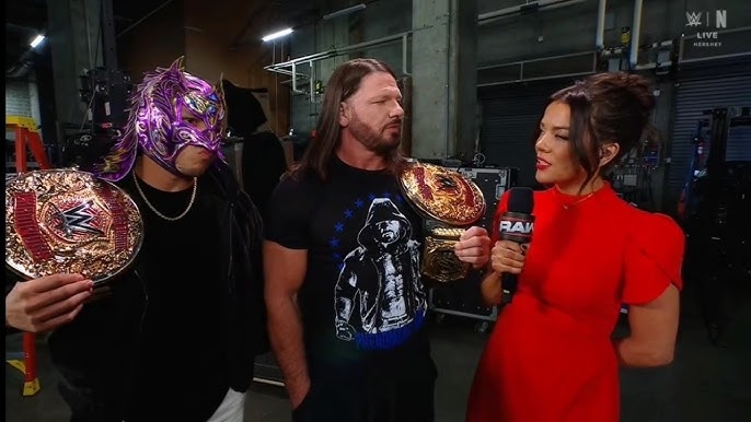 AJ Styles & Dragón Lee habla de The Usos en Backstage - WWE Raw 15/12/2025 (En Español)