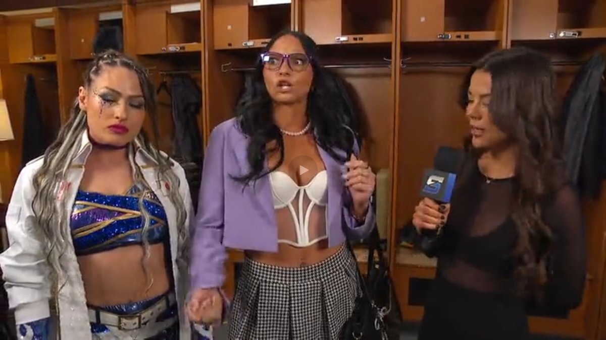 Jackie Redmond backstage interview with Kiana James and Giulia #SmackDown