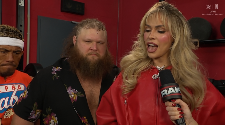 Maxxine Dupri était en coulisses avec l'Alpha Academy et Jackie Redmond  pour une interview et envoyer un message à Becky Lynch #WWERaw