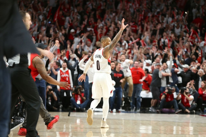 Trail Blazers Classics: Damian Lillard's legend grows with another  buzzer-beater as Portland waves goodbye to Oklahoma City - oregonlive.com